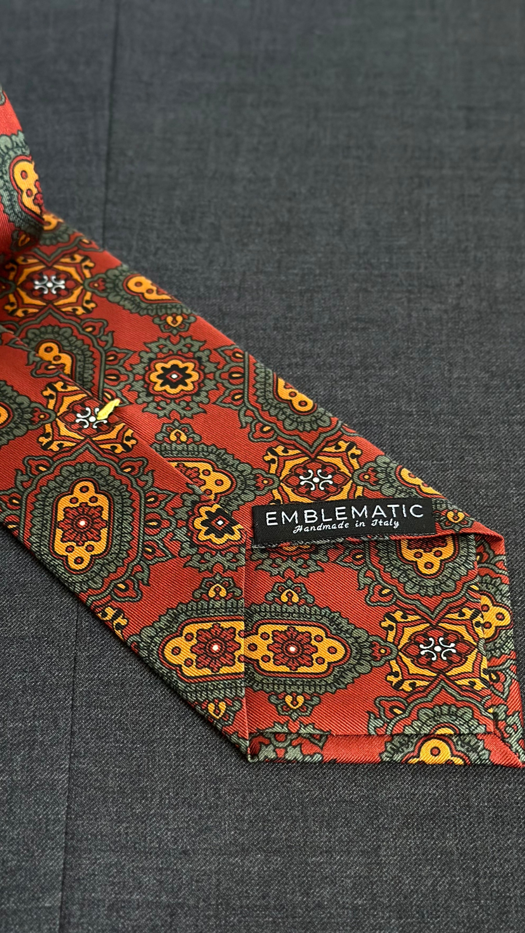 ROYAL TIE